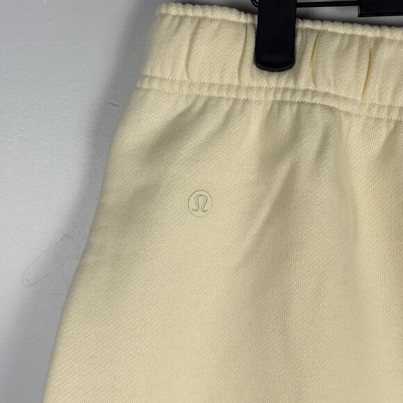 Lululemon Women's Large Scuba Mid-Rise Oversized Logo Shorts Buttercream NWT - Picture 5 of 8